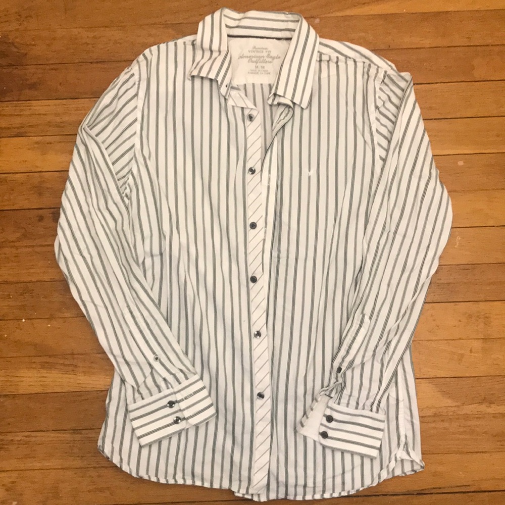Men’s M American Eagle button down dress shirt